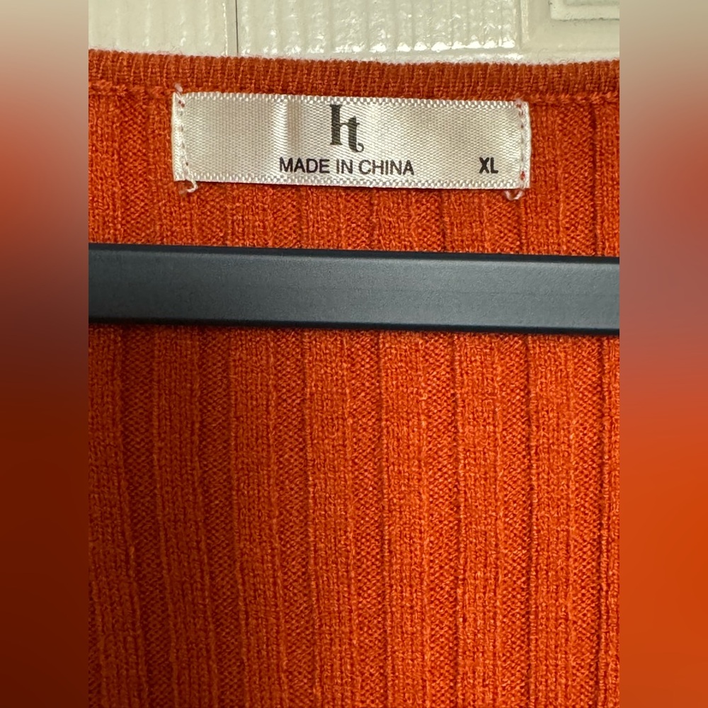 Elegant Rust Ribbed Knit Blouse - Picture 3 of 9